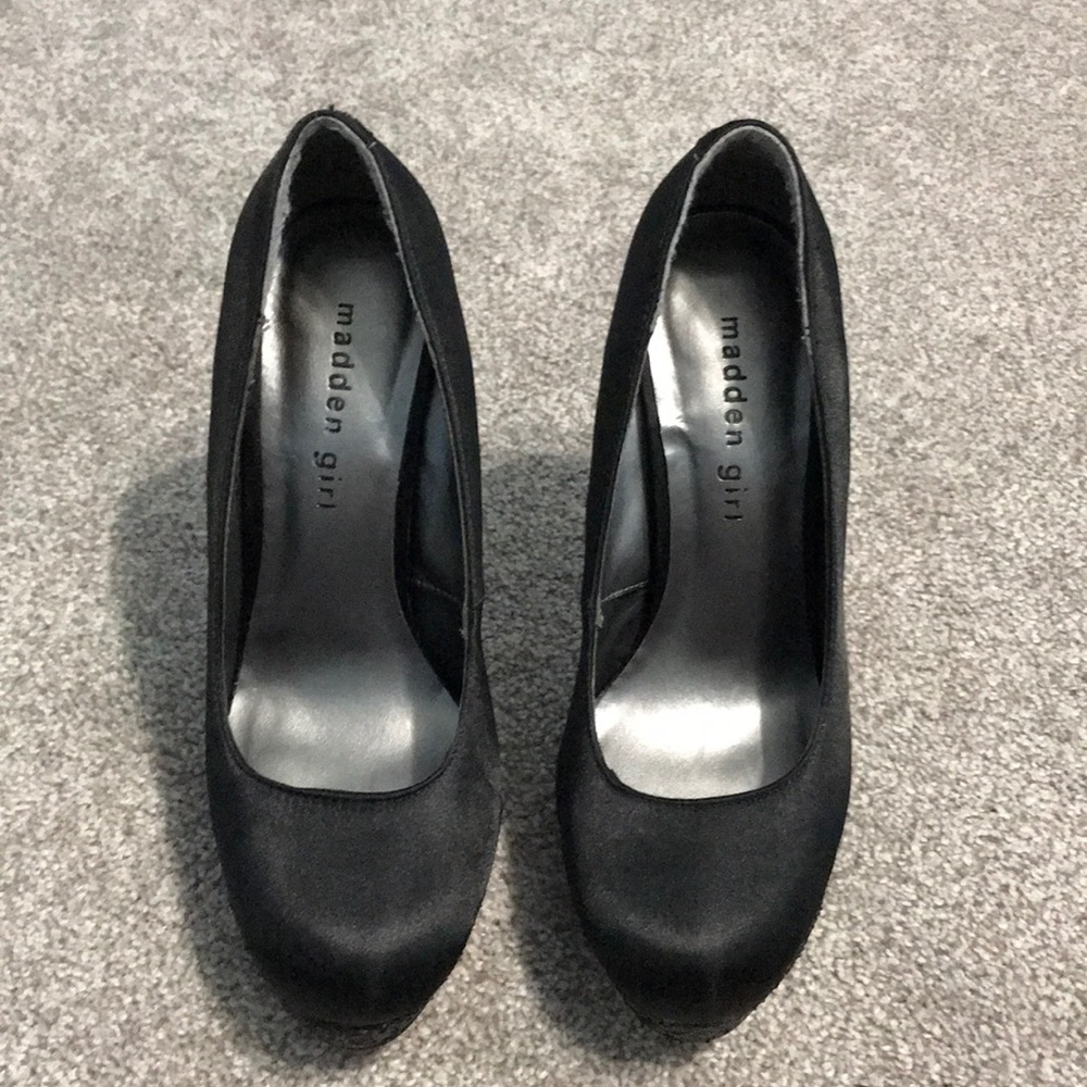 MAKE AN OFFER Steve Madden (Madden Girl) Pumps